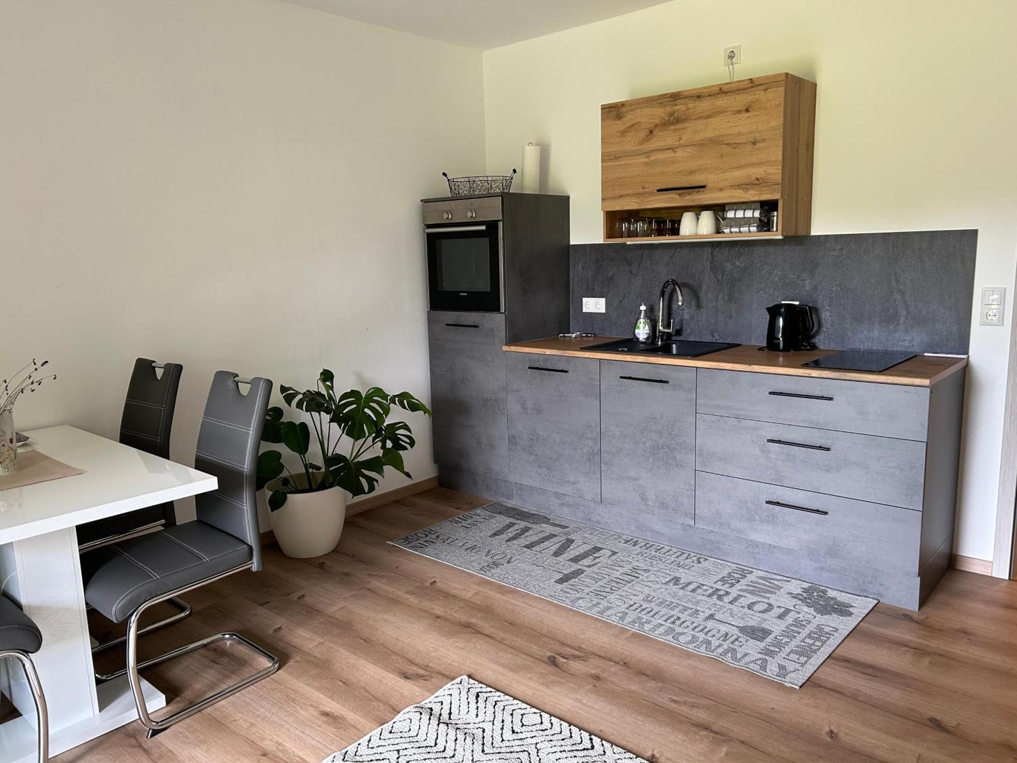 Ruhige Ferienwohnung Mit Terrasse Fuer 2 Personen Vohenstrauss Bagian luar foto