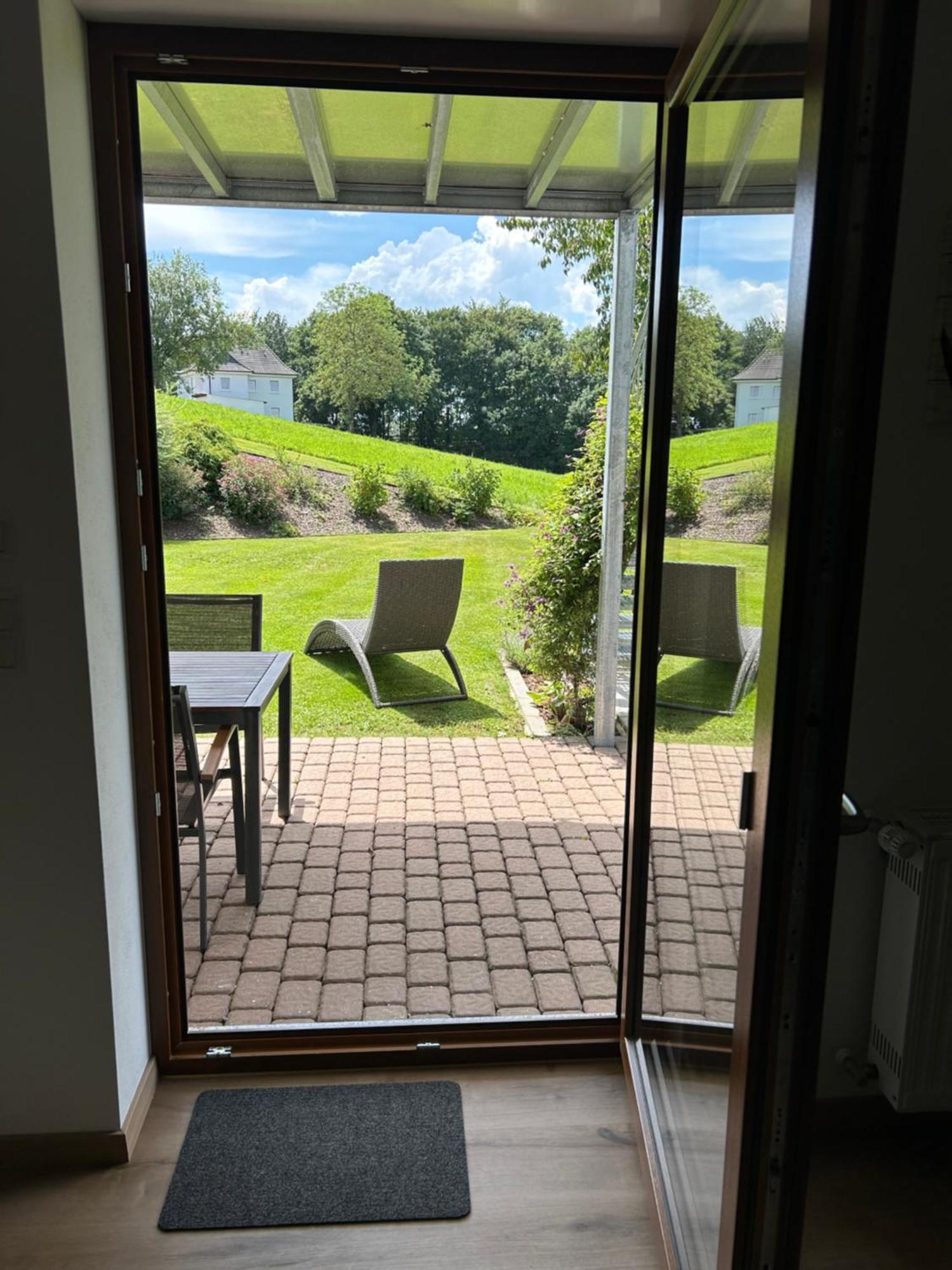 Ruhige Ferienwohnung Mit Terrasse Fuer 2 Personen Vohenstrauss Bagian luar foto