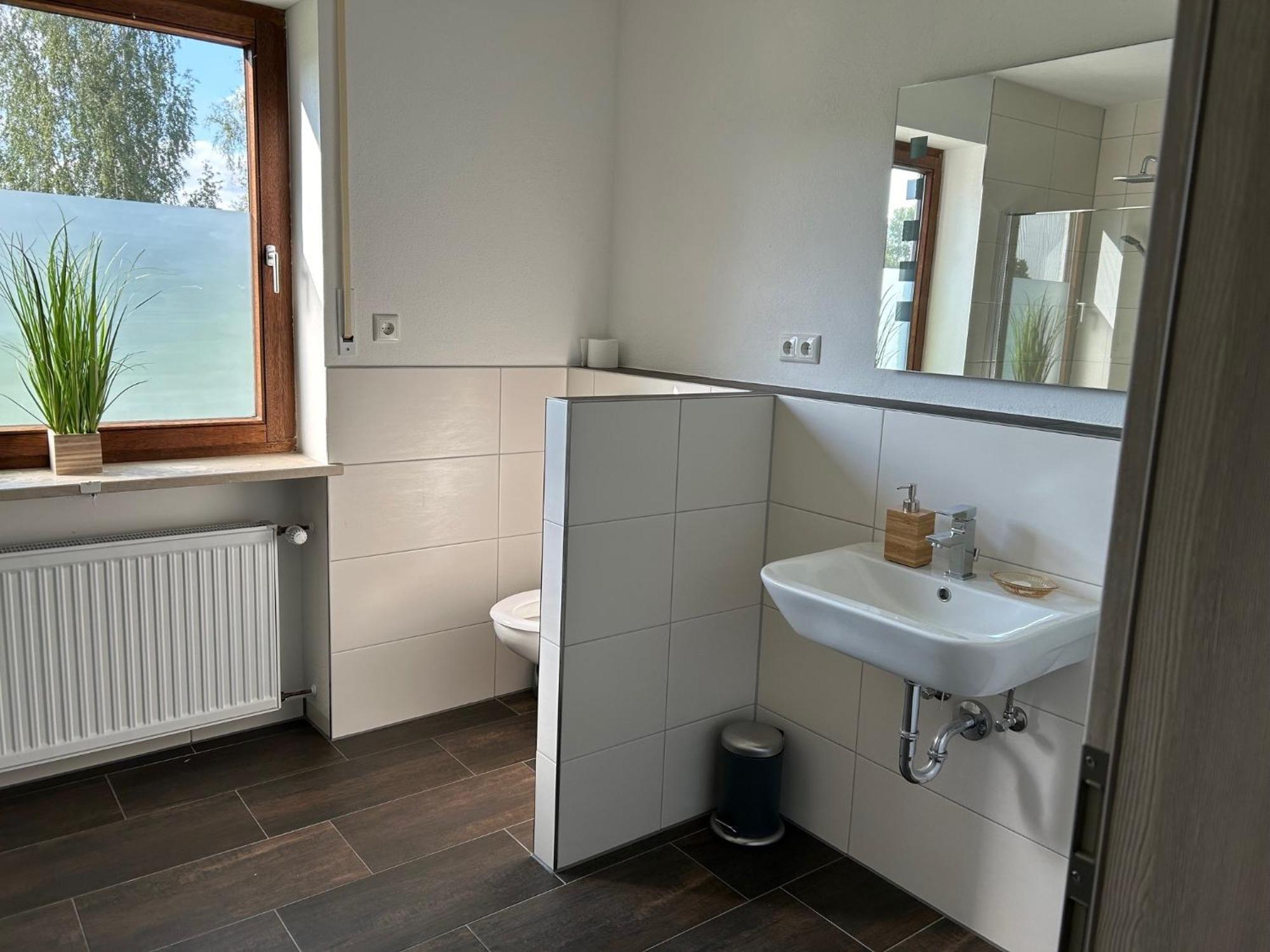 Ruhige Ferienwohnung Mit Terrasse Fuer 2 Personen Vohenstrauss Bagian luar foto
