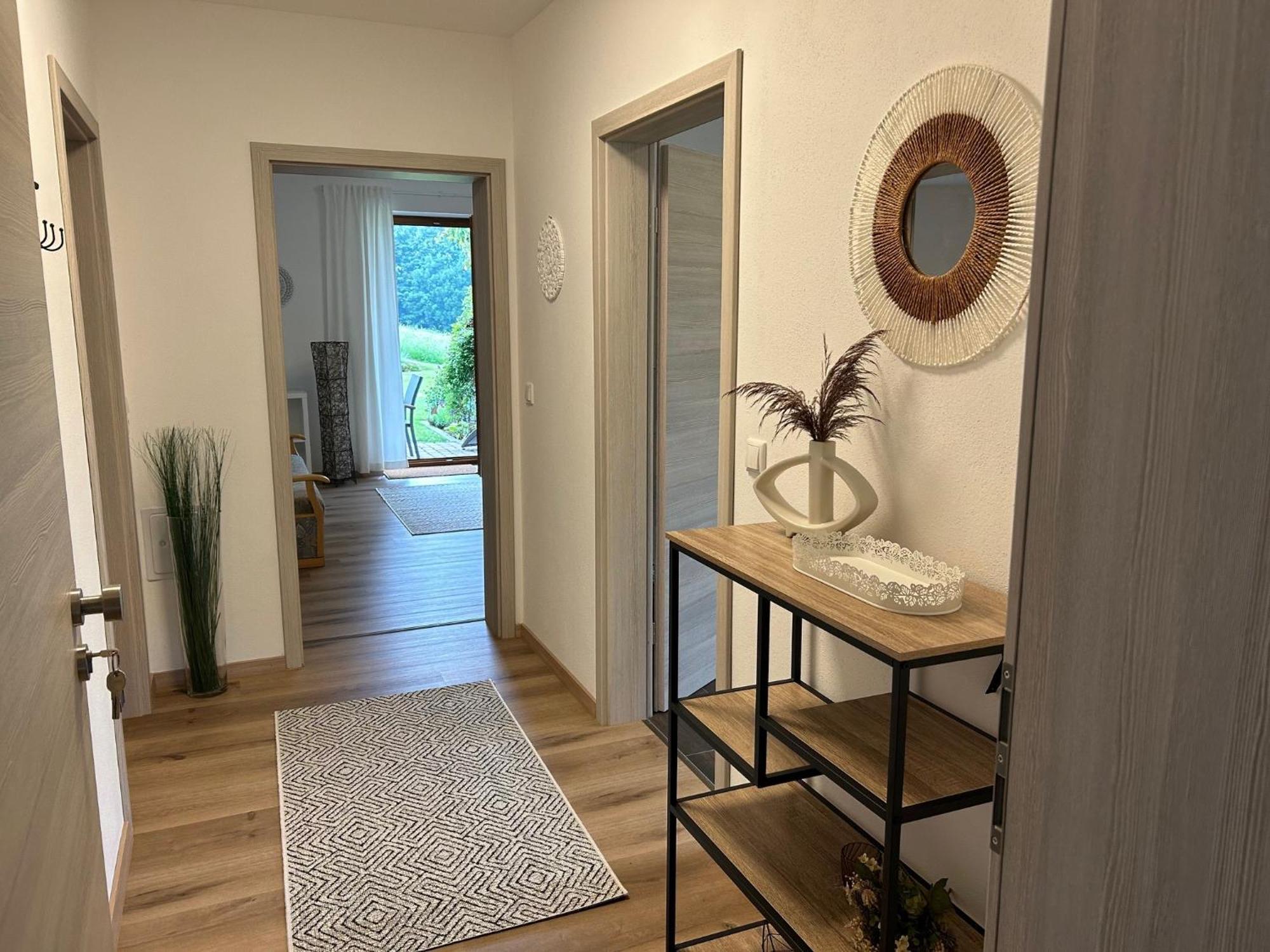 Ruhige Ferienwohnung Mit Terrasse Fuer 2 Personen Vohenstrauss Bagian luar foto